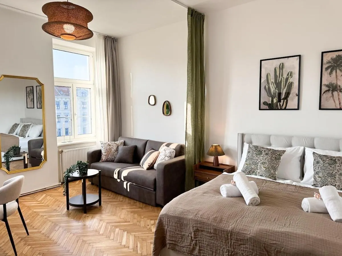 Modern Viennese 1Br Apartment